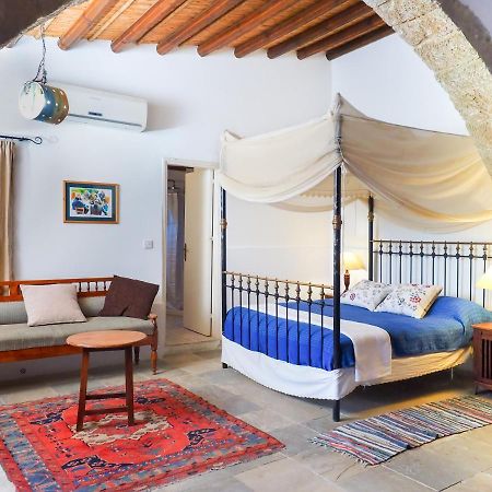 Zoes Traditional Apartments, Bed & Breakfast Larnaca Extérieur photo
