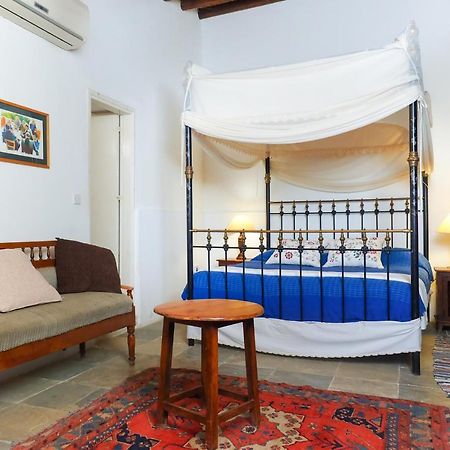 Zoes Traditional Apartments, Bed & Breakfast Larnaca Extérieur photo